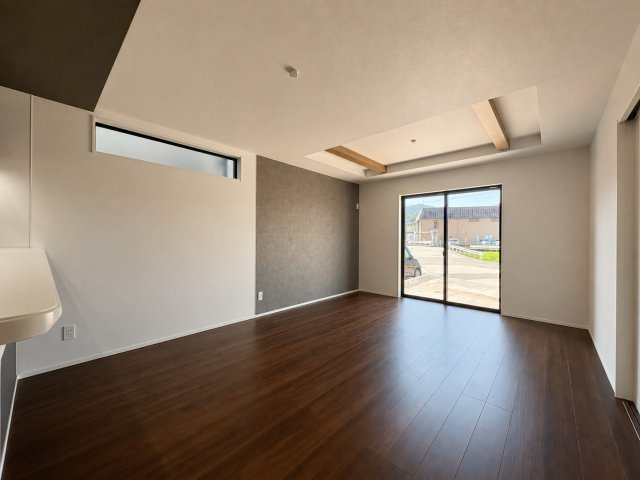 「南向き×広路」高知市鴨部2期2棟　1号棟新築戸建ての居間・リビング