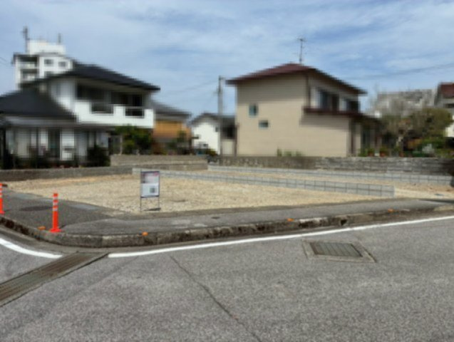 【南向き×広路】高知市鴨部2期2棟　1号棟新築戸建ての前面道路含む現地写真|※4月12日撮影