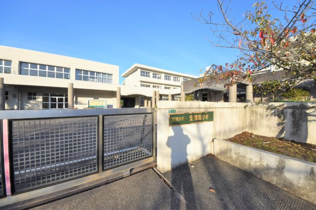 那珂川市王塚台1丁目第2-2棟（1号棟）の周辺|安徳南小学校