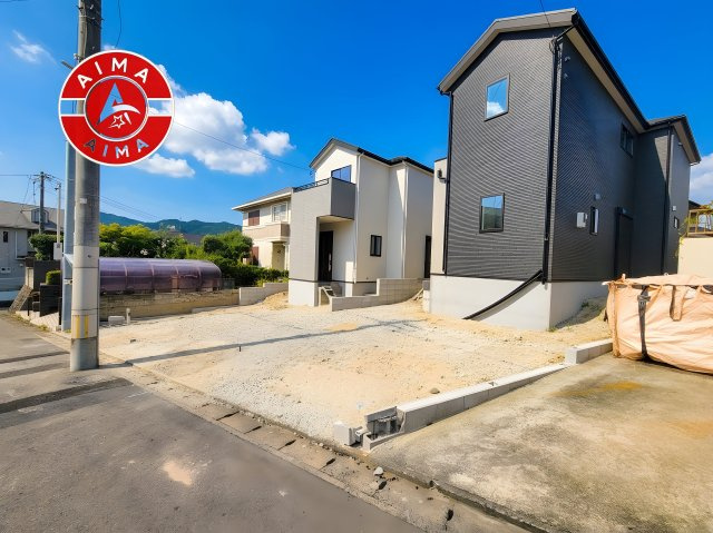 那珂川市王塚台1丁目第2-2棟（1号棟）の前面道路含む現地写真|見学の時間などお気軽にお問い合わせ下さい。
