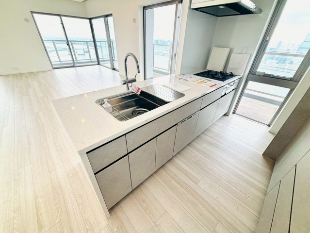 SKY DUO PARK VILLAGE T棟 47階のキッチン|対面キッチンです。