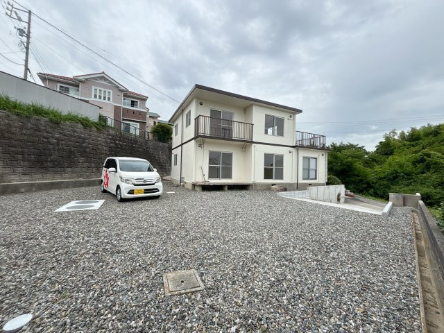 常滑市萱苅口貸家の駐車場