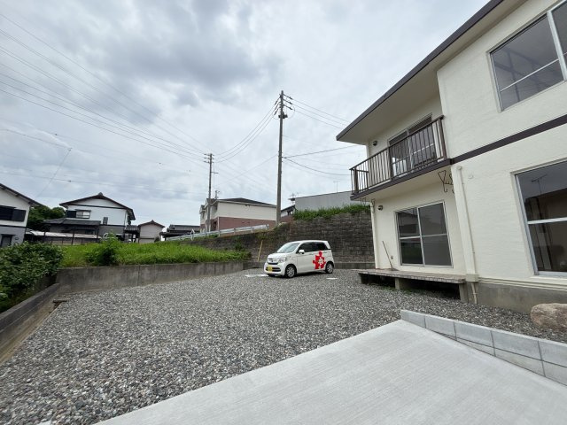 常滑市萱苅口貸家の駐車場