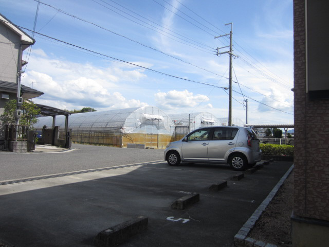 【駐車場】