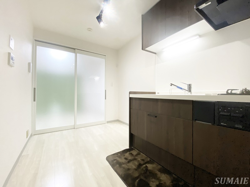 カーサ栄の居間・リビング|6帖の居室です☆