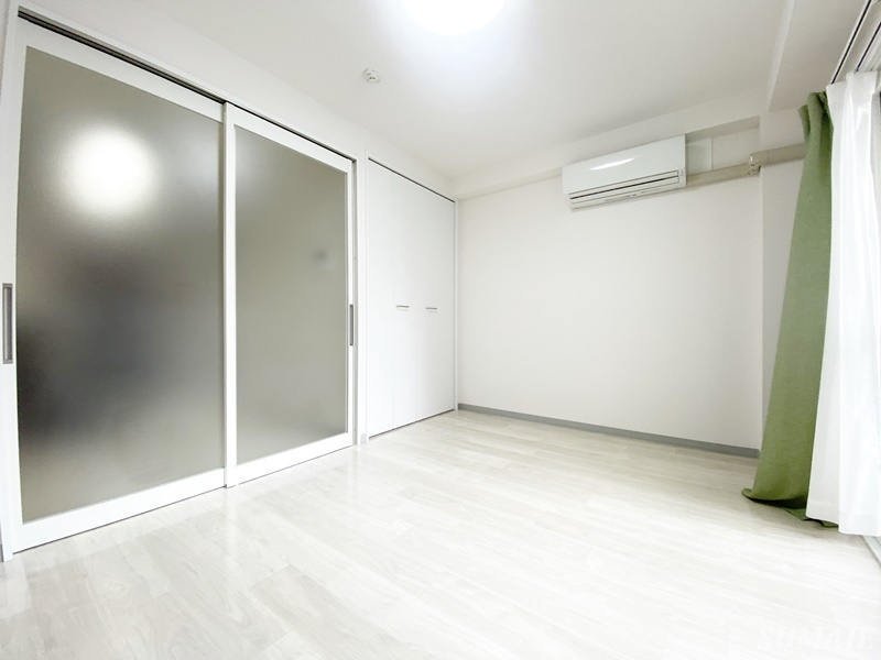 カーサ栄の寝室|別角度から見た6帖の居室です☆