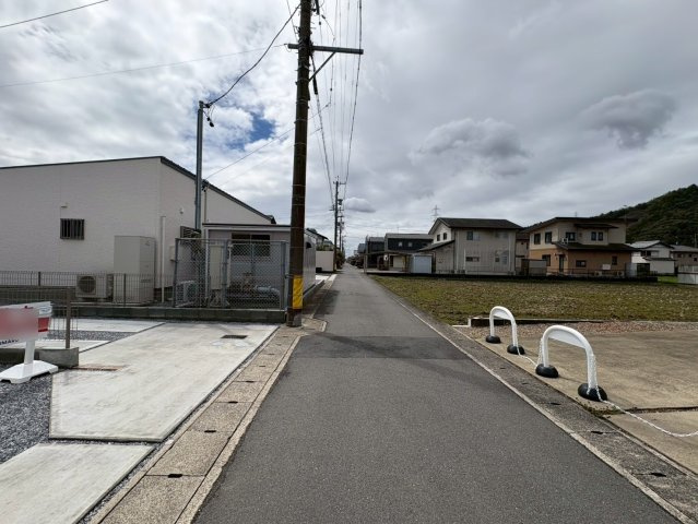 【商談中】ダイマルタウン　岐阜市岩崎第20　全4区画分譲の前面道路含む現地写真|■前面道路　■ヤマダ不動産　株式会社リライフ　
■夢のマイホーム購入をフルサポートします！