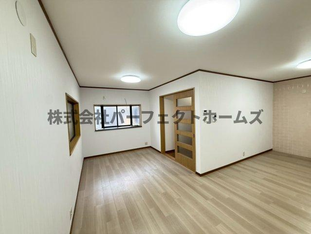 池之宮1丁目戸建　賃貸の居間・リビング|ゆったりとしたリビングです