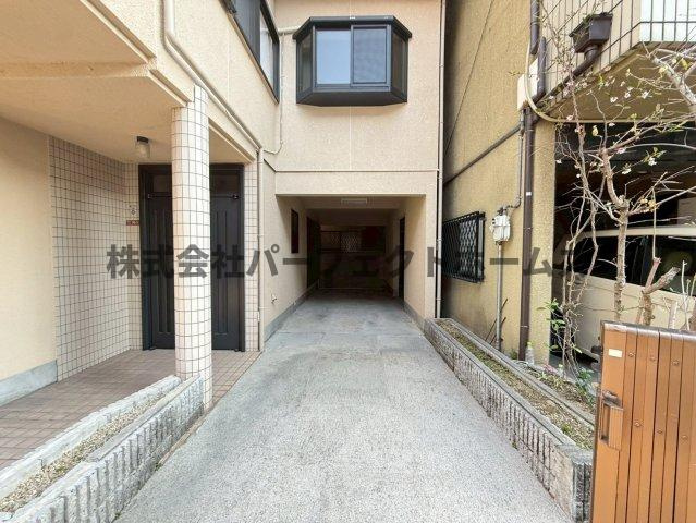 池之宮1丁目戸建　賃貸の駐車場|駐車場に車を止められます