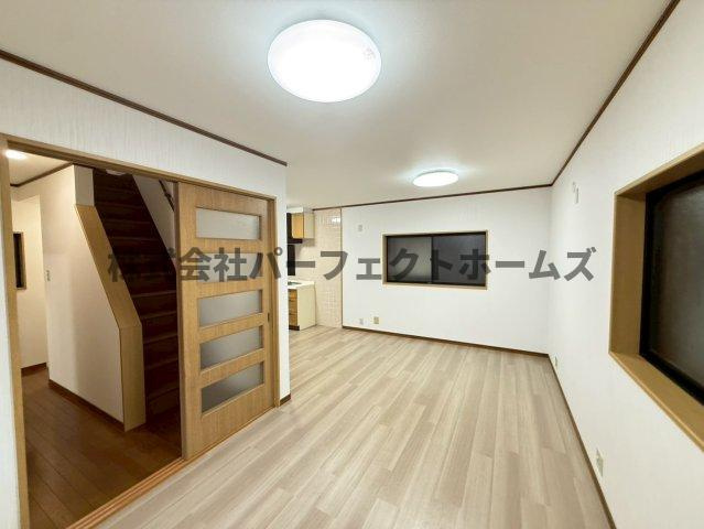 池之宮1丁目戸建　賃貸の居間・リビング|ゆったり過ごせるリビングです