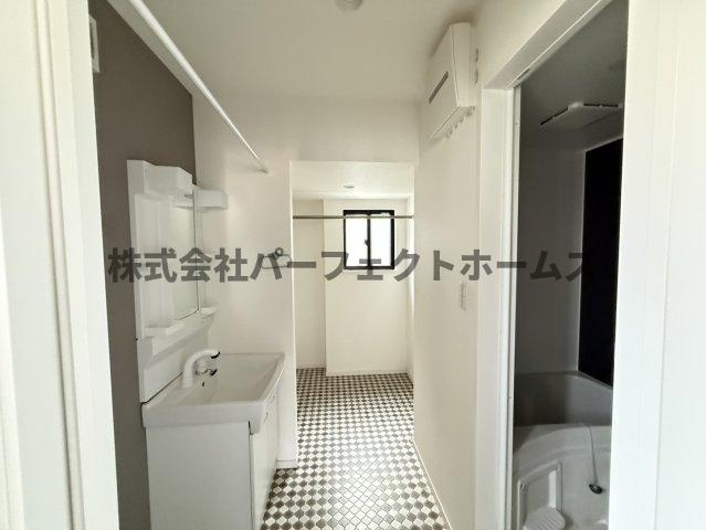FUKUIBUNKA&Trunkの洗面所|脱衣スペースもあります