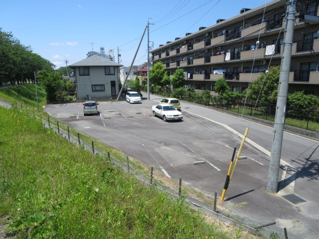 マンション北極星の駐車場