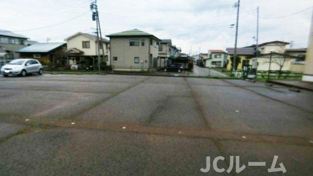 ロイヤルタウン寺町 貮番館の駐車場