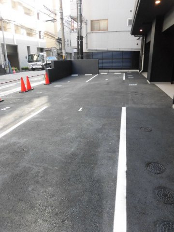 大阪市中央区瓦屋町２丁目の賃貸マンションの駐車場