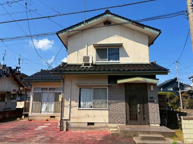 米子市富益町中古戸建の外観|3台程度駐車可能です。(車種制限有)
陽当たり良好です〇