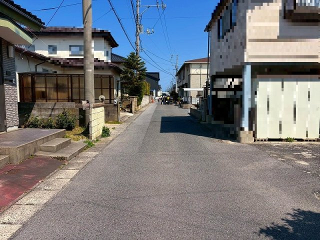 米子市富益町中古戸建の前面道路含む現地写真|幅員約4.0ｍになります。