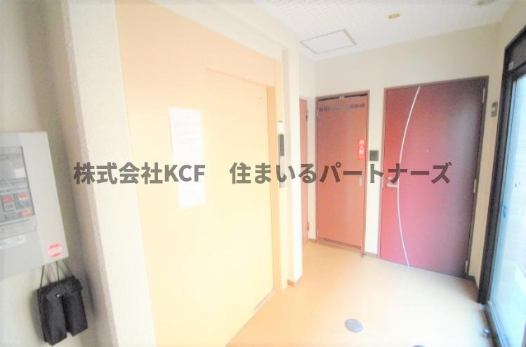 青木ビルのエントランス