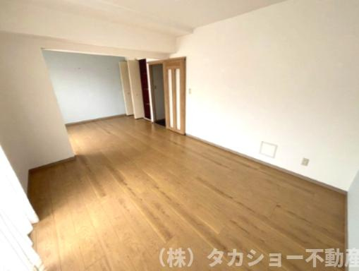【子供部屋】 | サウスヒルズ中央　16号棟 | 現在は広々した洋室ですが、部屋を仕切って2部屋にする事が可能です!!