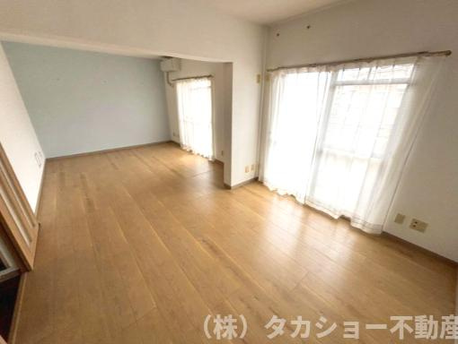 【居間・リビング】 | サウスヒルズ中央　16号棟 | 現在は広々した洋室ですが、部屋を仕切って2部屋にする事が可能です!!