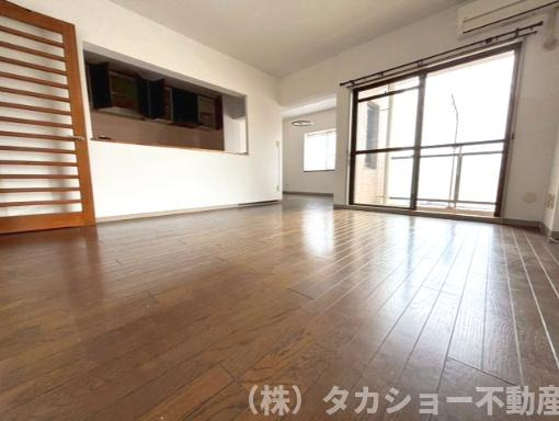 【居間・リビング】 | サウスヒルズ中央　16号棟 | ゆったりとしたリビングです