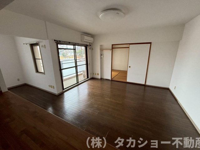 【居間・リビング】 | サウスヒルズ中央　16号棟 | おしゃれな居間です