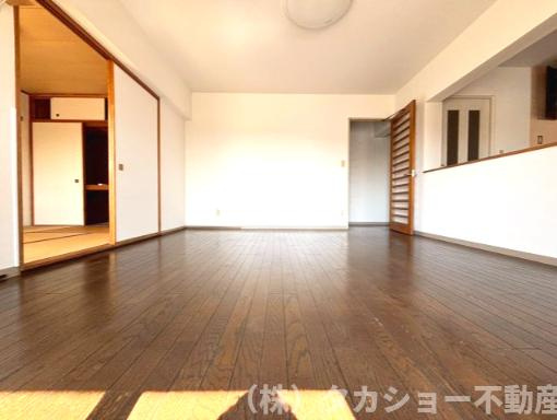 【居間・リビング】 | サウスヒルズ中央　16号棟 | こちらの居間で趣味の時間をお楽しみください