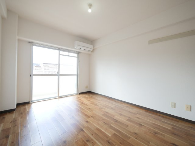 アルフィーネ厚生町の洋室|※写真は別の部屋のものです。
