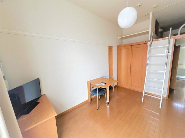 レオパレス舟倉の居間・リビング