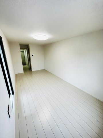 ベレッツァ久里浜の居間・リビング|※照明は設備ではありません
