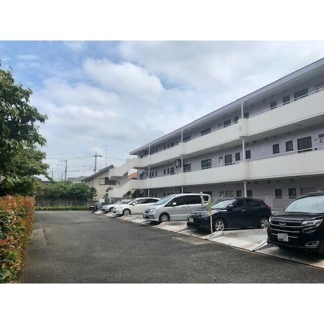 サンクレール小平　Ｂ棟の駐車場