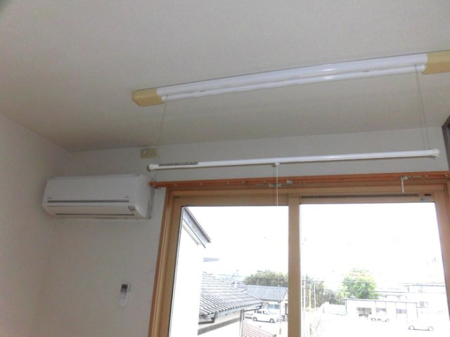 グランシャリオⅠ番館|203 室内物干し