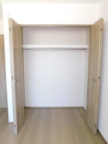 津島市唐臼町東田面の新築一戸建の収納|◇クローゼット◇　　全居室に洋服や荷物が片付く収納完備！　