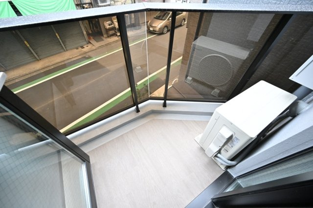 GRANSITENAKAMEGURO　目黒川沿い　角部屋　新築のバルコニー