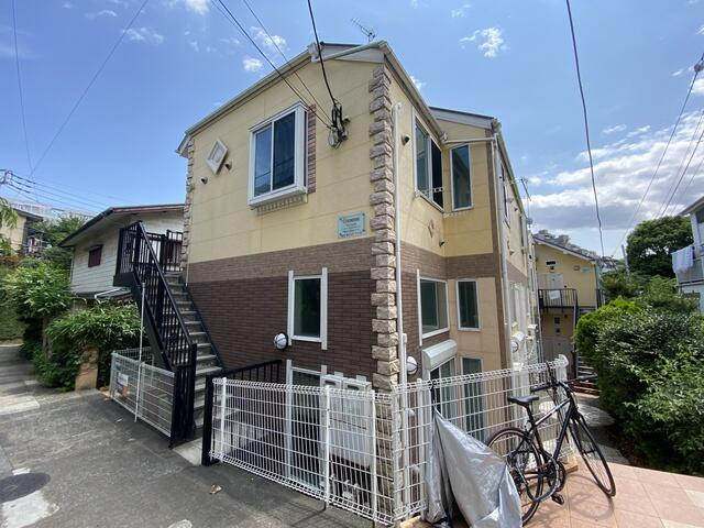 横浜市神奈川区栗田谷のアパートの画像