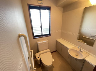 【トイレ】 | 川西市萩原台西３丁目中古戸建 | 1階トイレです