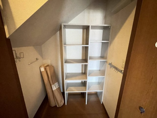 【収納】 | 川西市萩原台西３丁目中古戸建 | 階段下にある収納です　デットスペースも有効活用！