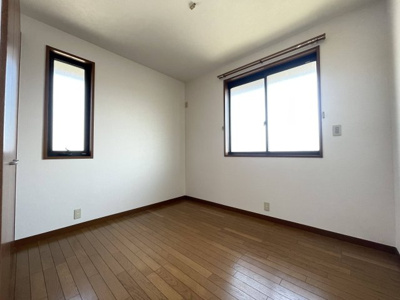 【洋室】 | 川西市萩原台西３丁目中古戸建 | 2階　5.1帖洋室
