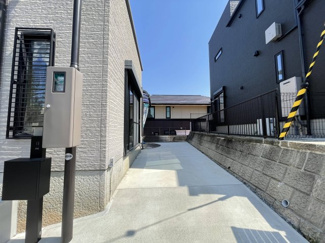 【駐車場】 | 川西市萩原台西３丁目中古戸建 | 広い駐車スペース　その他色々な用途に使えそうなスペースです