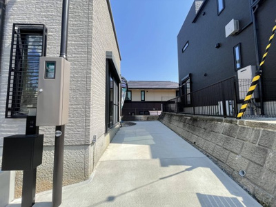 【駐車場】 | 川西市萩原台西３丁目中古戸建 | 広い駐車スペース　その他色々な用途に使えそうなスペースです