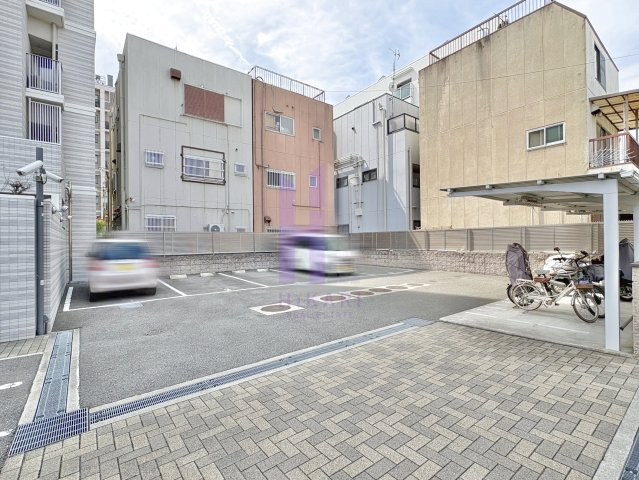 レ・ジェイド西田辺の駐車場