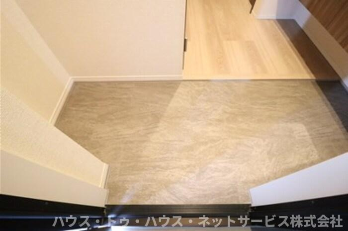 ラフォーレ弐番館の玄関