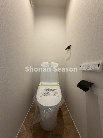 【トイレ】 | あたたかな便座でカバー要らず！サッと拭けてお掃除もしやすく衛生的です。