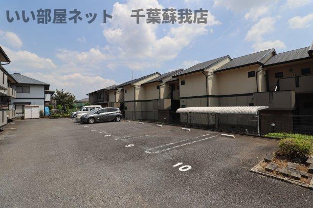 アルカディア　Ⅲの駐車場|車をお持ちの方に嬉しい駐車場付きの物件です