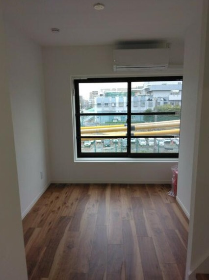 フェリチタ横川の洋室