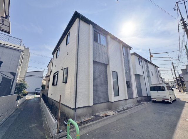 練馬区田柄4丁目 全2棟 B号棟の前面道路含む現地写真|北側約4.0道路 東側には区有通路が通っているため角地のような開放感です