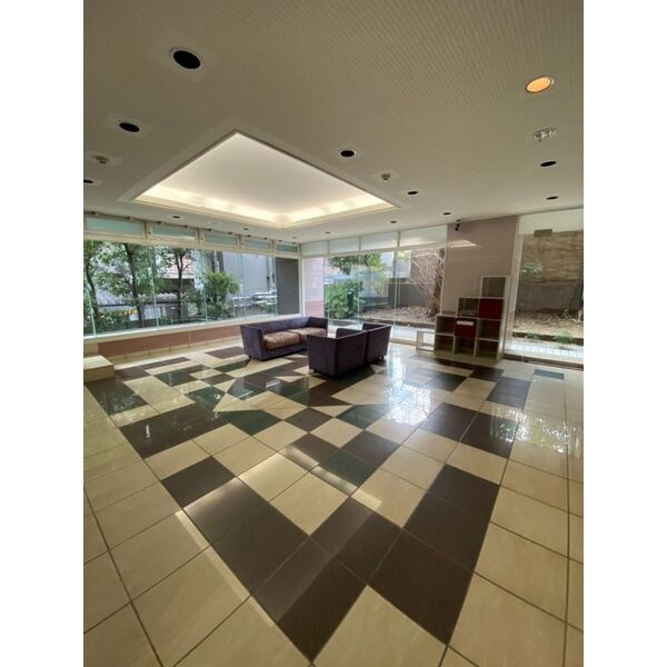 インターフェルティ真田山のロビー