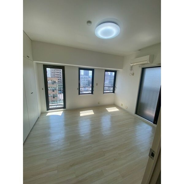 インターフェルティ真田山の洋室