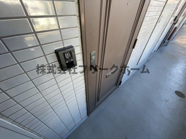 三鷹市井の頭１丁目の賃貸マンションの玄関