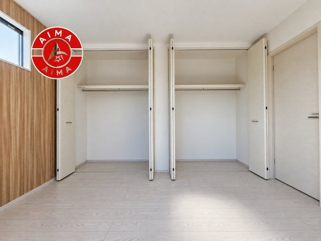 那珂川市王塚台1丁目第2-2棟（2号棟）の収納|洋服や大きな荷物が多い方や人数の多いご家族などは、一般的なクローゼットよりもウォークインクローゼットのほうが使い勝手が良いです。