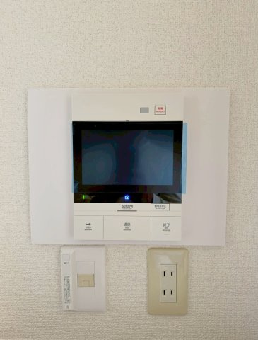 ライオンズマンション上桂　のセキュリティ|【TV付カラーモニターホン】
モニターで訪問者を確認できるので、知らない人やセールス・勧誘など避けられて安心です！（R8.3撮影）